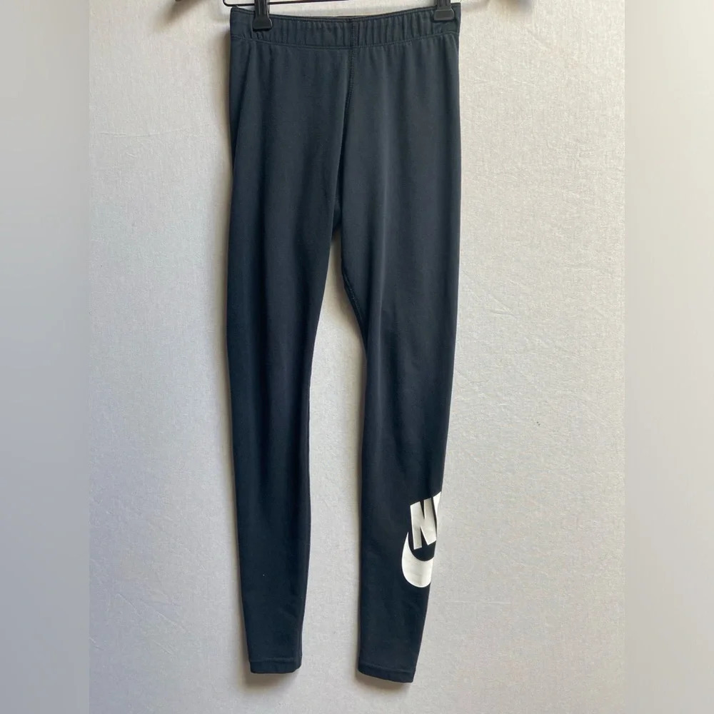Nike Sportswear Essential Leggings high waisted tights sz XS - Picture 2 of 8